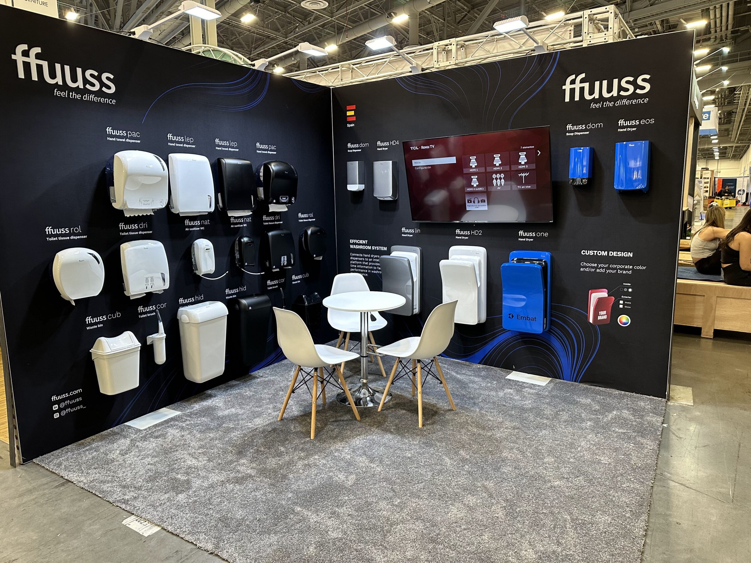 Ffuuss exhibit view with integrated screen content