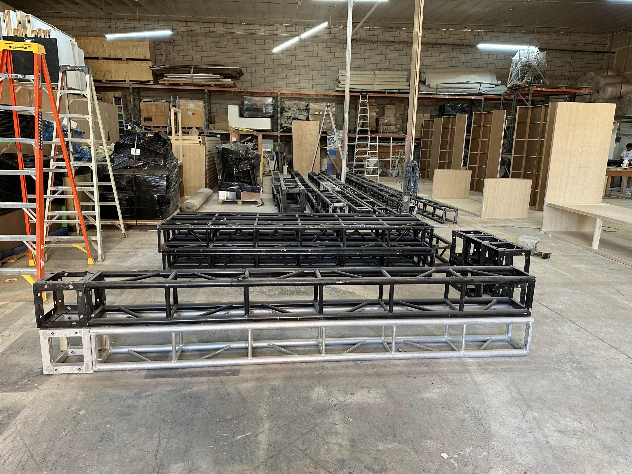 Las Vegas workshop with exhibit truss and modular production components